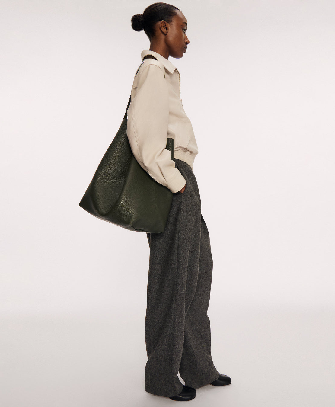 Maxi Everyday Cabas - Black on model