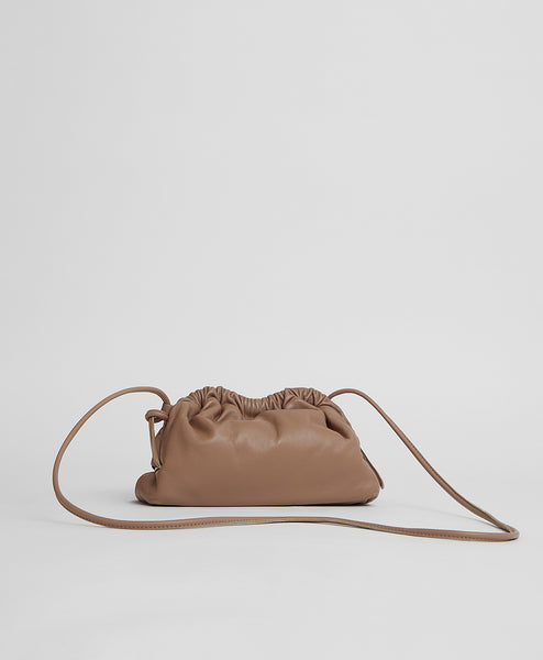 M nude plaited banana bag