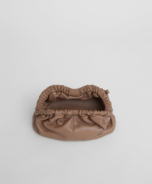 Mansur Gavriel's Cloud Clutch Bag Is a Celebrity Favorite for Summer – WWD