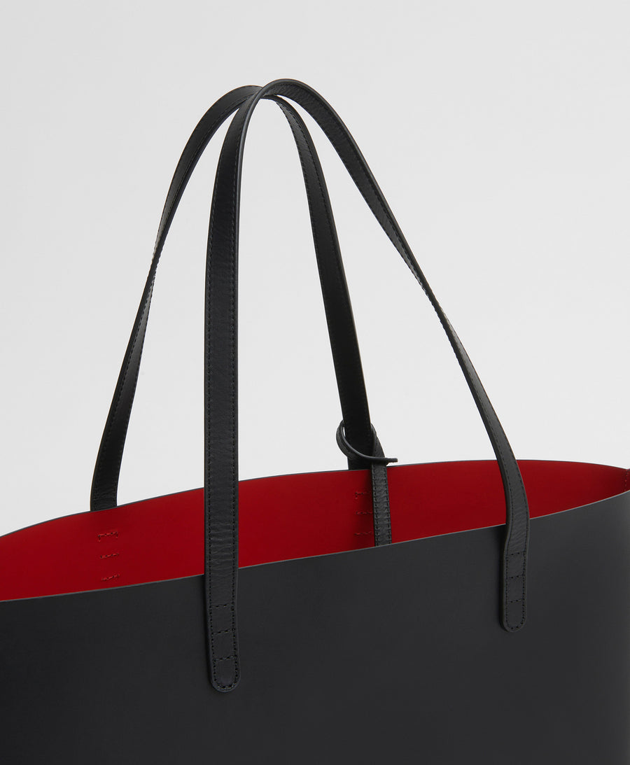 https://www.mansurgavriel.com/cdn/shop/files/HLT001VC_BlackFlamma_LargeTote_Detail_1.jpg?v=1700062176&width=900