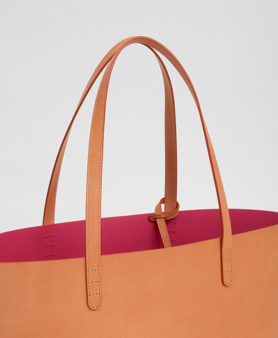 Shopping bag made by hand in top quality leather by Spanish artisans