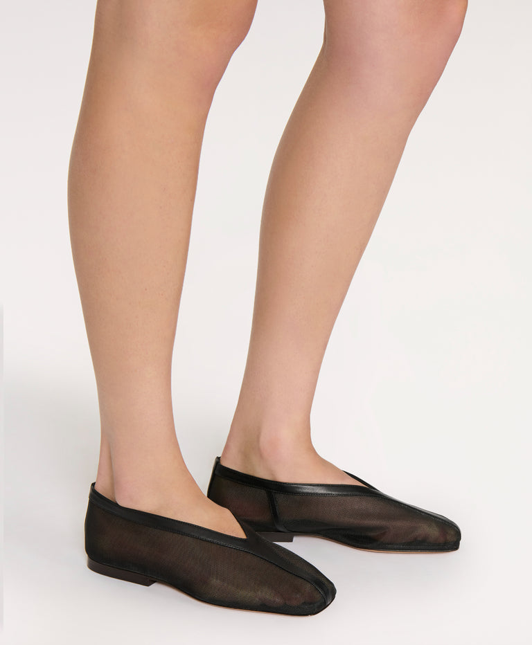 Contorno Square V - Black on model 