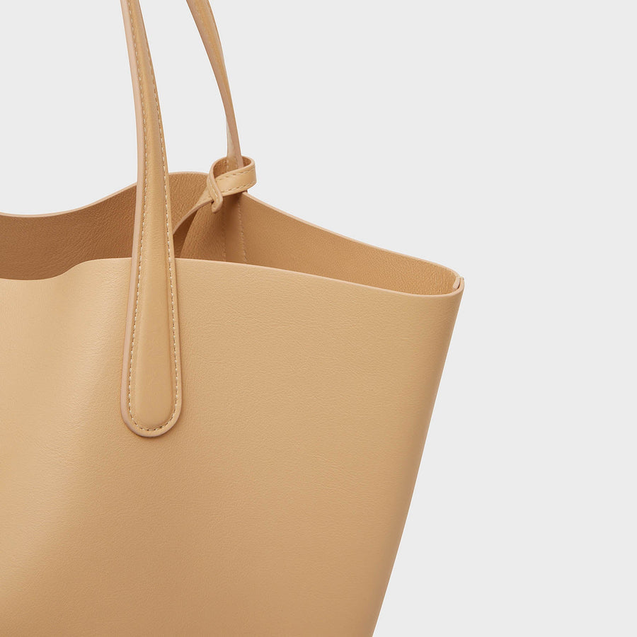 Celine Cabas structured tote is the only everyday bag you need