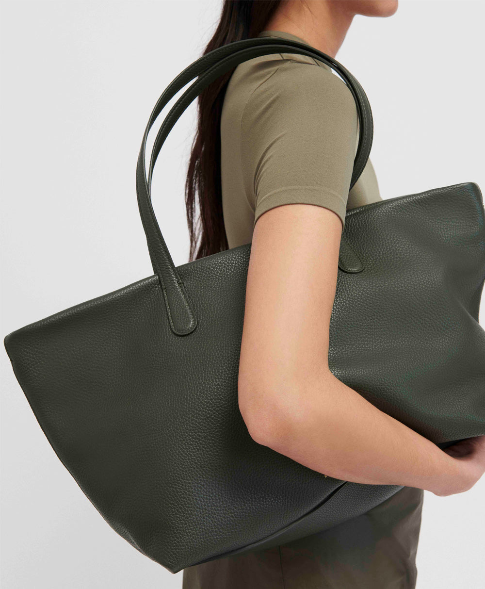 Review : Cuyana Classic Leather Zippered Tote