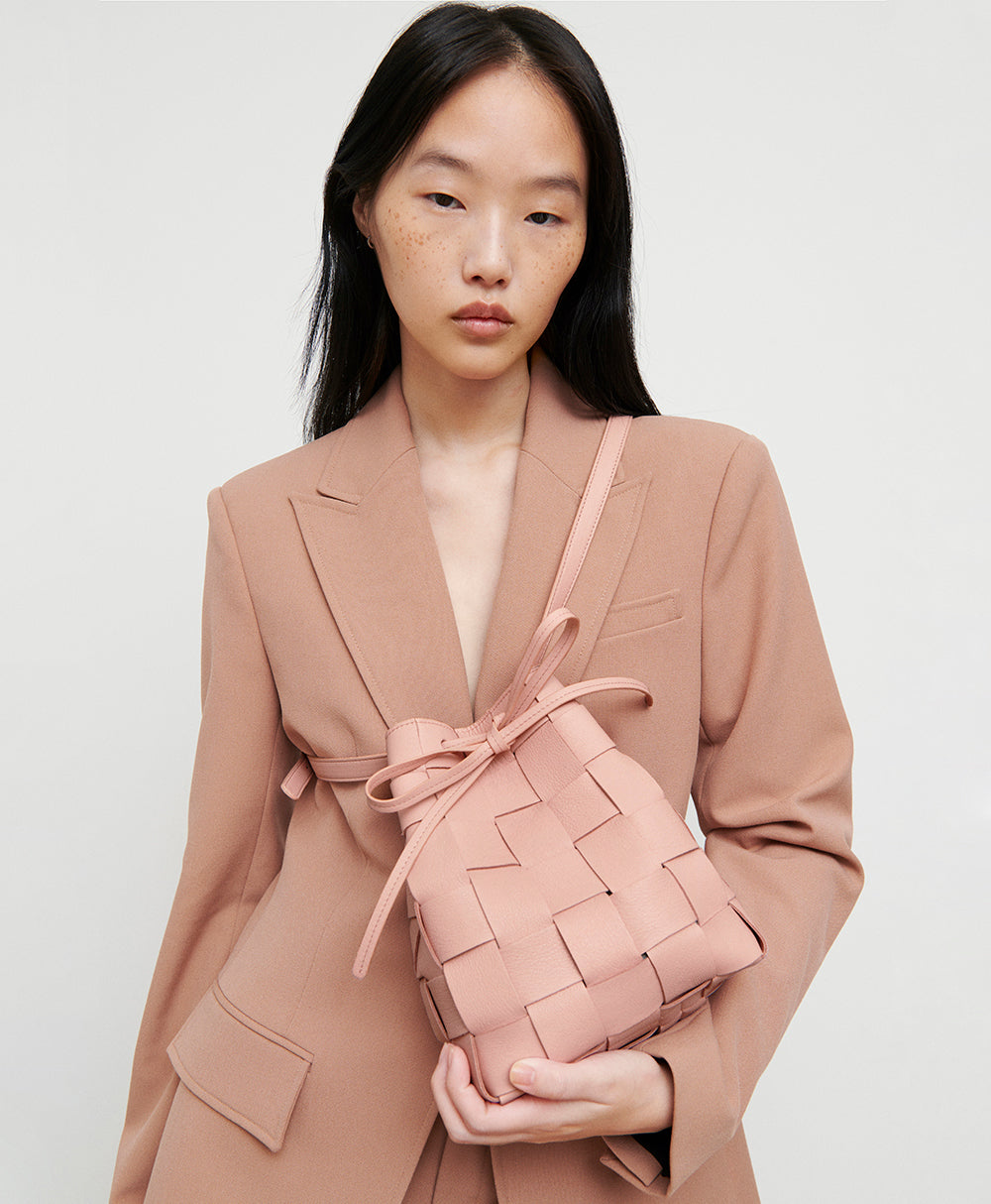 BUCKET BAG BY MANSUR GAVRIEL - Walk In Wonderland